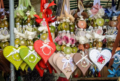 examples of souvenirs.